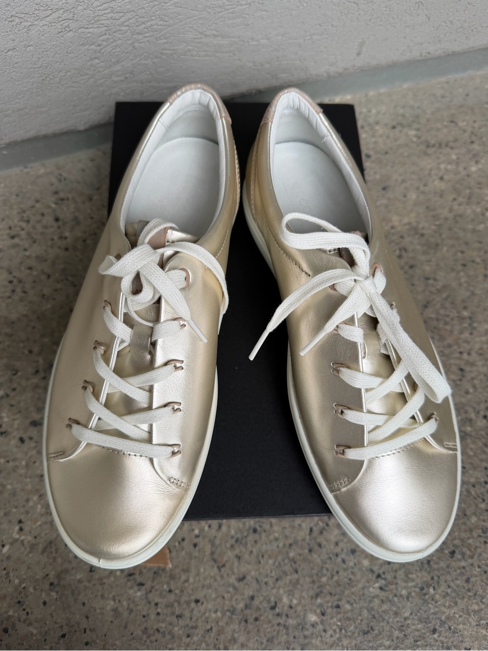 ECCO Soft 7 Floral Womens Pure White Gold Leather Sneakers Sz 9.5 EU40 New